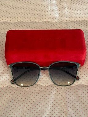 NIB Carolina Herrera Black Gradient Lens Sunglasses with Red Velvet Case